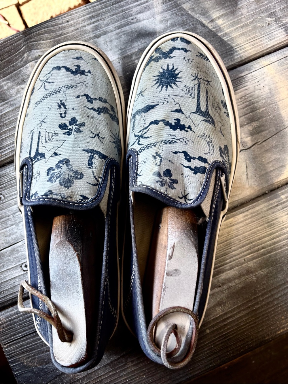 Vans slip on sneakers with blue and white oriental-style print Womens 10 - Picture 3 of 8